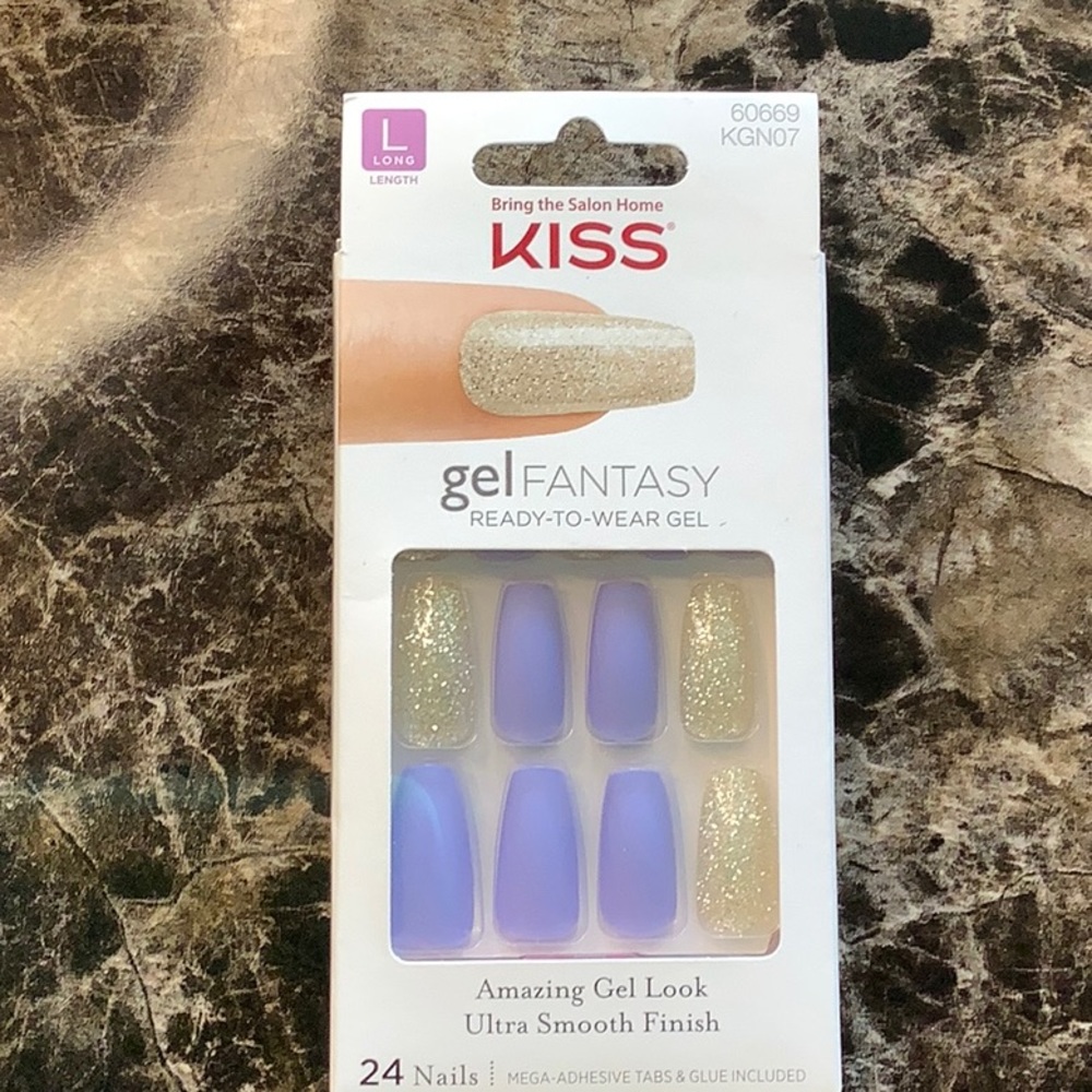 Press on nails
